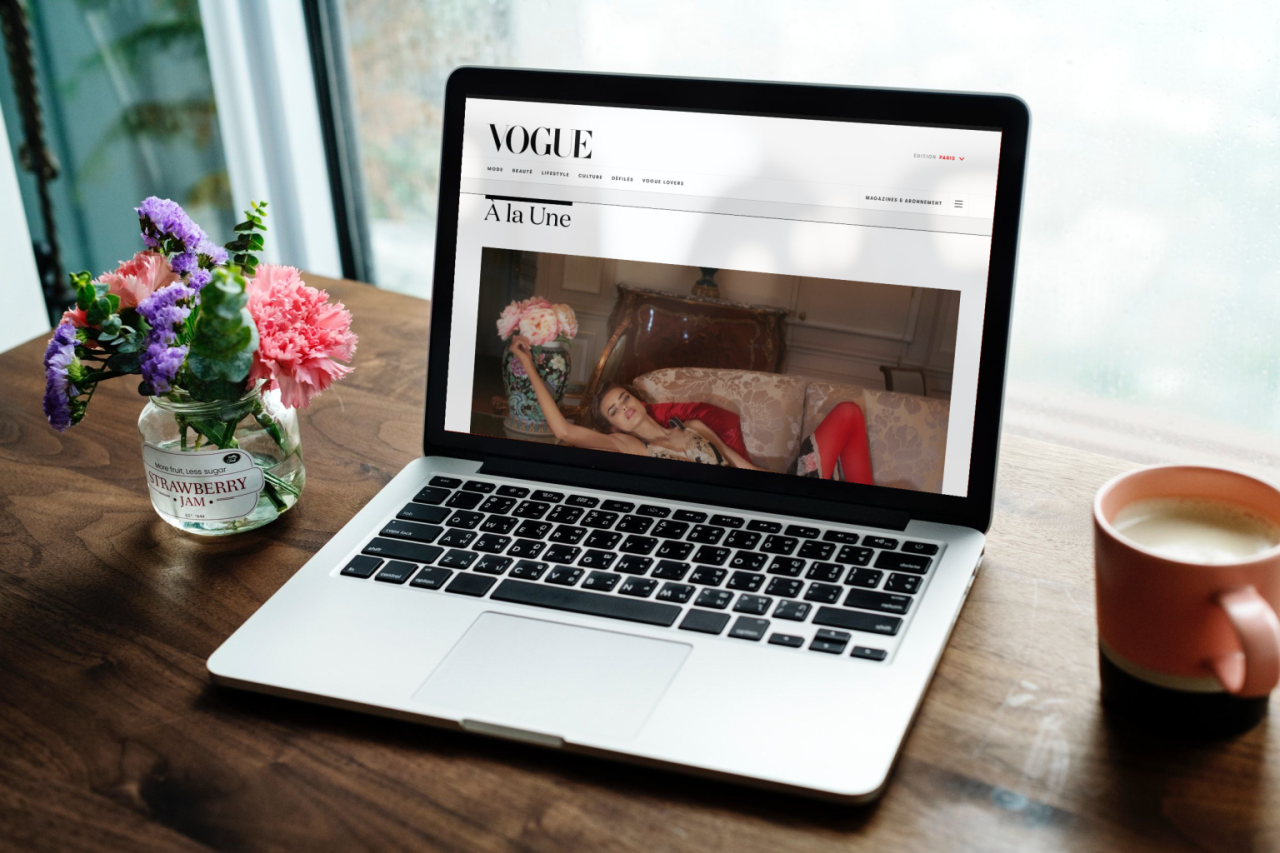 Mockup met de website van Vogue.
