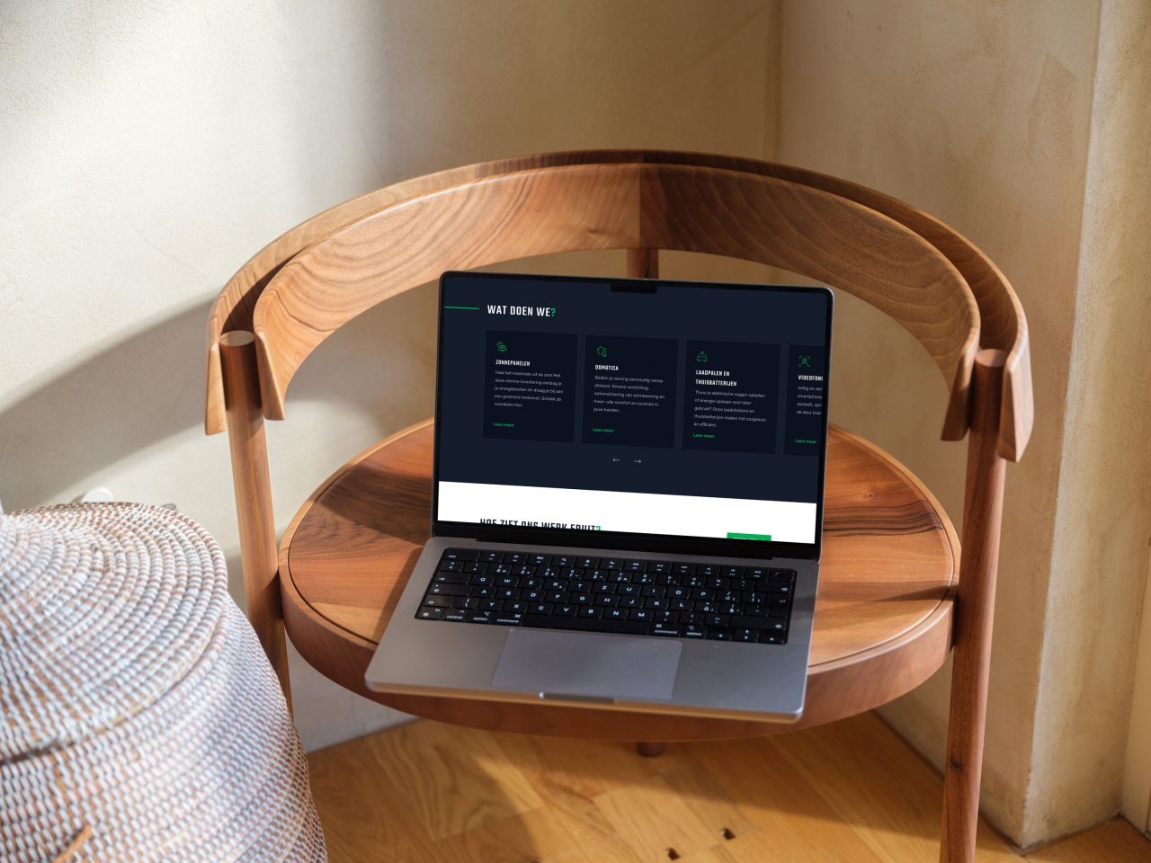Foto van een laptop die een nieuwe website toont.